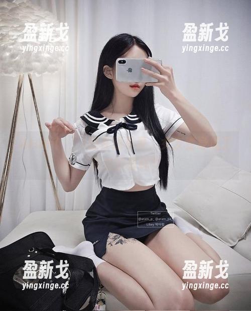 Aram(아람)的在线写真，女友变身成了初恋的模样？