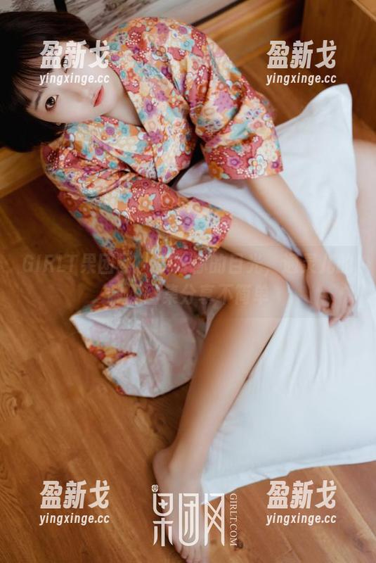 GIRLT果团网 - 拿好你的目光，通灵儿的制服图集分享不简单