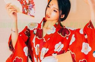 幸好果团网的资源还在更新，虽然这套甜心萝莉让我满脑问号，但又好奇得不敢合眼。