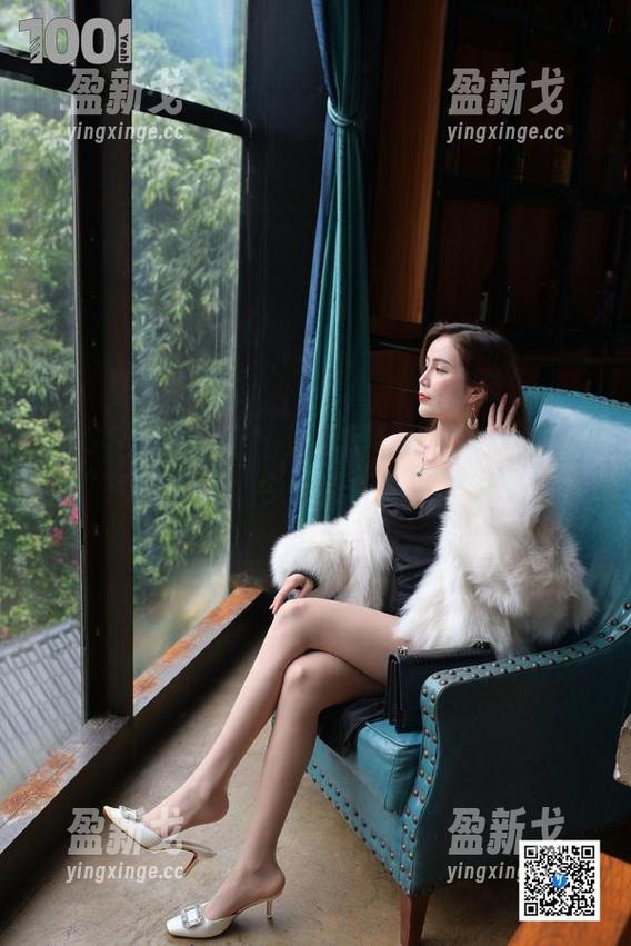 IESS异思趣向-小婕 IESS异思趣向 - 更新啦!小婕树下佳人的“气氛感”,今天特别像下午茶节目!