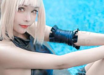 当Kitkat Cosplay穿上白色,cos图集的另一面你看到了吗?