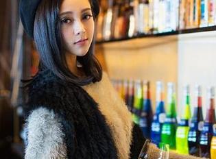 QingDouKe青豆客 – 张雨涵与她的毛衣，私房写真里似乎藏了些小顽皮。