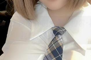 翻看Sayo Momo的图包，约尔·福杰让我想一直瞧着。