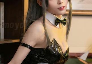 看见Tomoyo酱的全套灰丝，我想说，审美真没法挑战。
