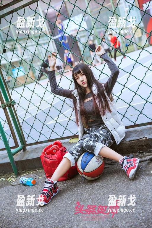 TouTiao头条女神-李丽莎 TouTiao头条女神 - 李丽莎和服原图,隐藏的暗示让我脑补了一整天!