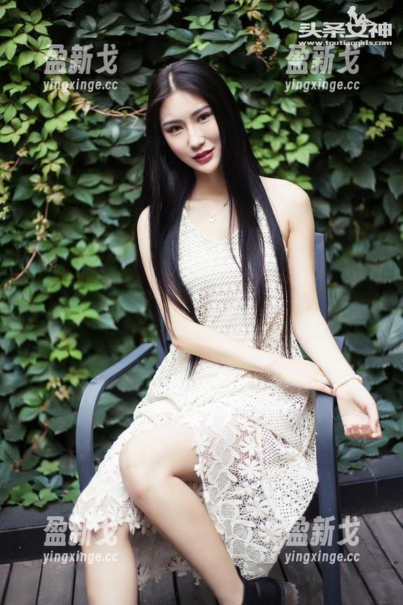 TouTiao头条女神 - 李丽莎的私拍：修女表情包大集合？