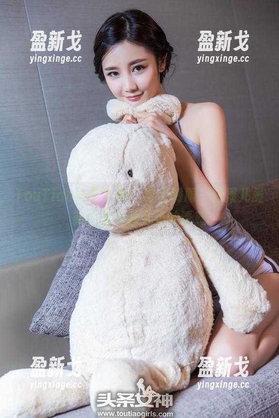 TouTiao头条女神 - 穿上制服，松果儿最新作品肉眼可见的诱惑