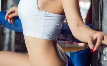 UGirls尤果网 – 图库最新动态，奶茶Emily女神的miumiu形态，完美感。