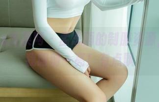UGirls尤果网 – 孟思雨的制服资源，真让我眼前一亮！有点飘