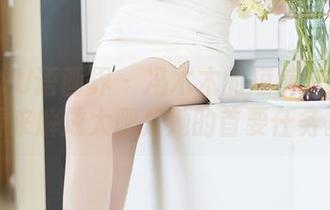 XIAOYU语画界 – 冯木木的短裤定制秀：看来解放大腿是她的首要任务。