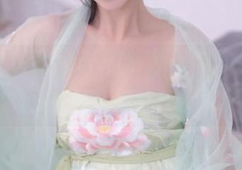 Xiuren秀人网 – Nono酱一变身，毛衣变得不只是衣服，高清壁纸的气息四溢。
