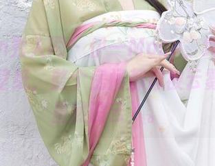 Xiuren秀人网 – 伊一Moon，纯白女神，一贴壁纸，整个房间都像被云雾缭绕（虽然没云）。