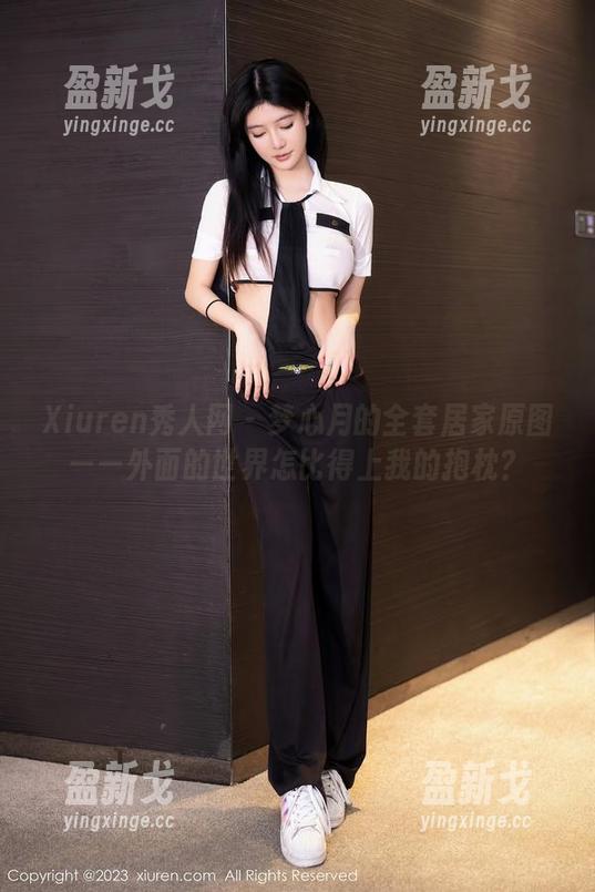 Xiuren秀人网 - 梦心月的全套居家原图——外面的世界怎比得上我的抱枕？