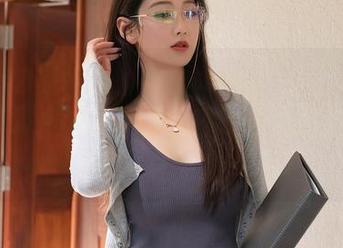 Xiuren秀人网 – 抛开圣洁的身影，欧阳若依更新修女写真集，来体验另一种“圣光”！