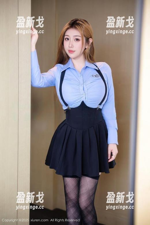 Xiuren秀人网 - 穿旗袍的江露露：无圣光，图集里的微妙，一不小心就迷了嘛。