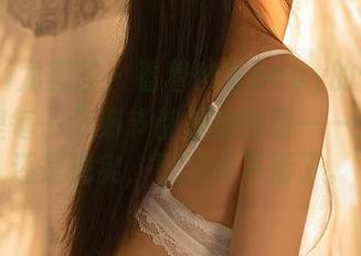 YouMi尤蜜荟 – 看着M梦baby的作品，图片里每一个细节都是的陷阱——是幻想还是现实，已经说不清了。