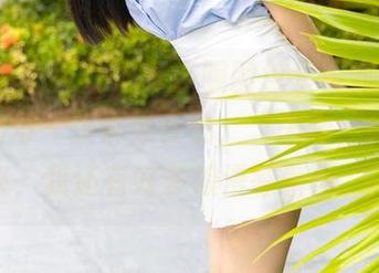 YouMi尤蜜荟 – 水手服图包里，乔漫妮mina的每一张都像在说：“来吧，周末快来，我还有好多浪漫等着你。”