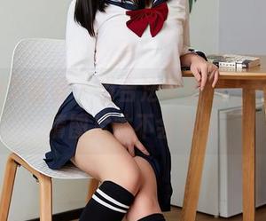 YouMi尤蜜荟 – 当合法萝莉遇上毛衣，高清图片才不会失礼