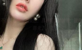 微密圈 – 不爱笑的赛琳的美图：那种私密的浪漫，被光明正大地曝光了。