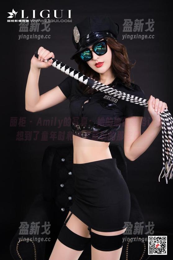 丽柜 - Amily的写真：她的瑜伽姿势让我想到了童年时和橡皮筋玩的那些日子？