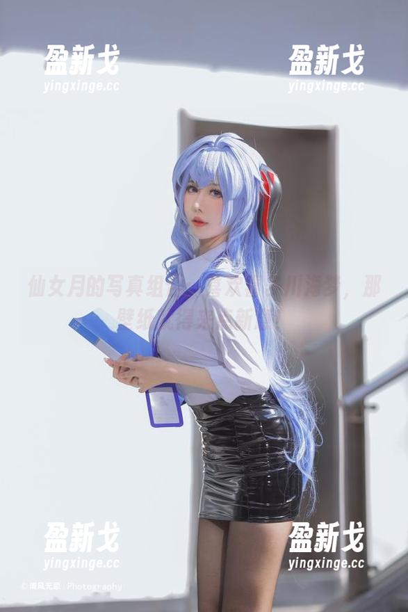 仙女月的写真组合：喜欢喜多川海梦，那壁纸就得来点新意！