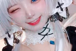 伊喵君_Nya的“一见倾心”初音酱，连“定制”都开始思考人生了。