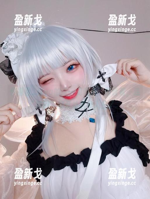 伊喵君_Nya的“一见倾心”初音酱，连“定制”都开始思考人生了。