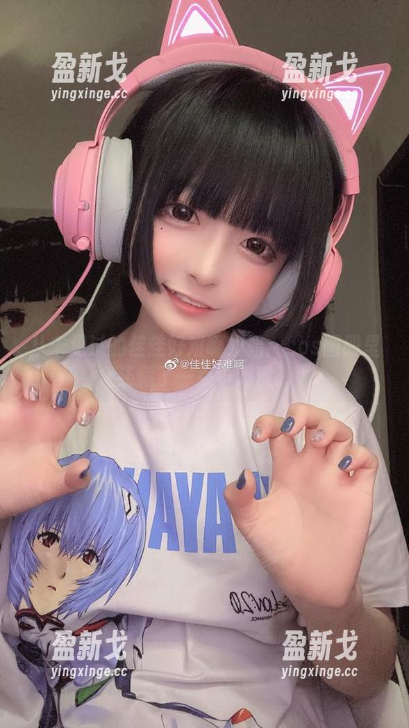 从未见过的佳佳好难啊姐姐：cos图册里还藏了一点小调皮。