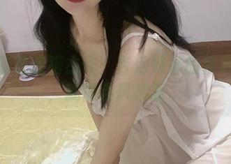 最新的倦倦喵杰作：吉他妹妹的恬静时光，就像春风拂面。