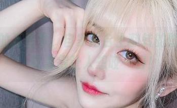 啾小妍的万圣节，自家阳台上翻转的壁纸原图，可爱得让人想咬一口！