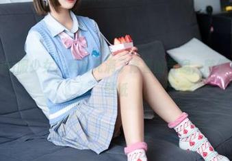 喵糖映画的制服少女，真是充满了青春的气息，随便一站都能当壁纸