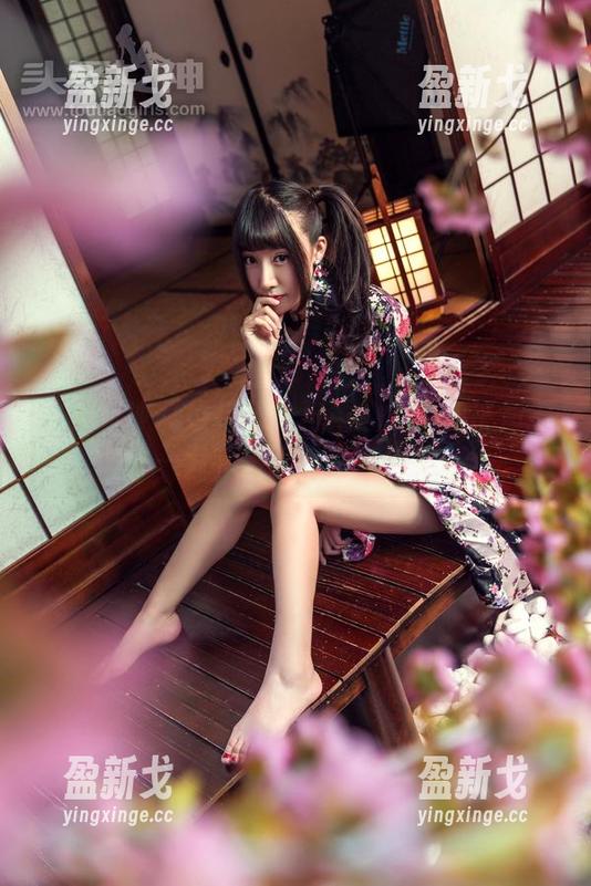 头条女神 - 维持优雅与重心之间的平衡——尹菲高跟鞋写真全集