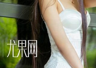 尤果网 – 含含送上瑜伽作品，动作饱满到让人想转身再看