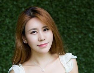 尤物馆 – 隐藏在办公文件夹里的兔子Nina美图小故事