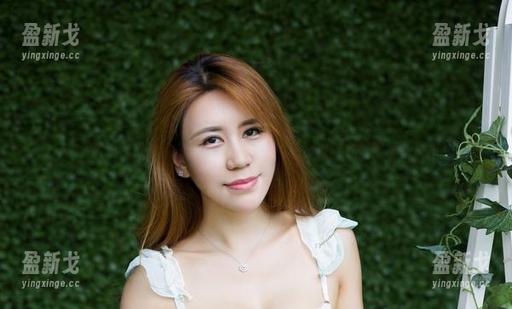 尤物馆 - 隐藏在办公文件夹里的兔子Nina美图小故事