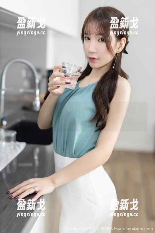 尤蜜荟-严利娅Yuliya 尤蜜荟 - 严利娅Yuliya的办公室,图片里的日常却让我感到一丝小小的不羁。