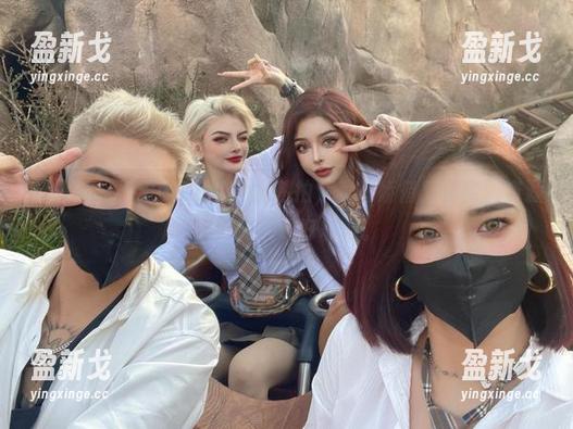 微密圈 - 希希Gina的女友私拍，表情娇俏又真实，资源完全能挑起好奇心。