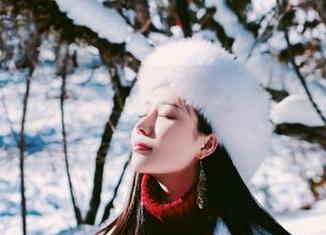 这年年Nnian的黑丝图集，真让人拿无奈来形容…
