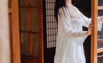 年年Nnian的“无圣光”特别版图集，情人节也挺耐玩，竟然能引发小小“情感碰撞”。