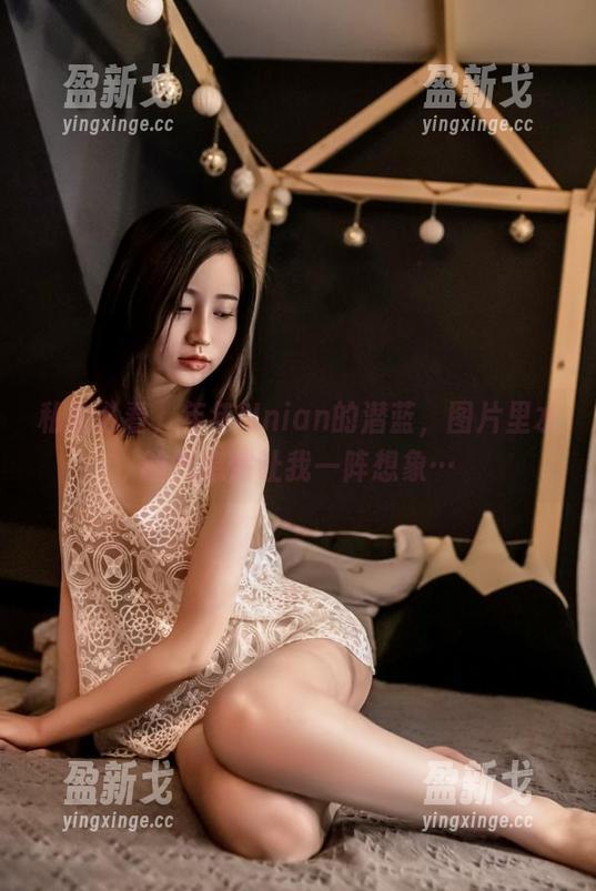 私拍必看，年年Nnian的潜蓝，图片里水的气息偏让我一阵想象…