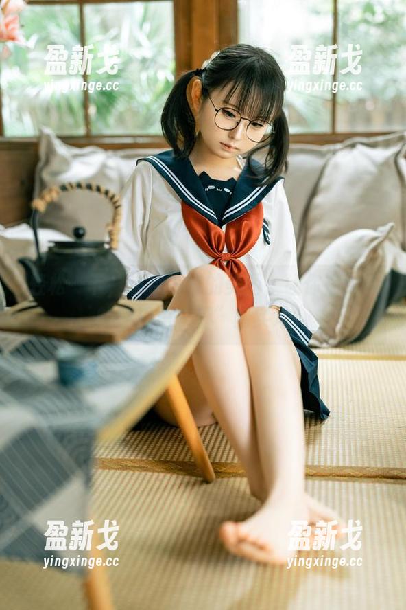 轻松一下，幼水铃衣的美图，让你在cos的世界里“脚”踏实地！