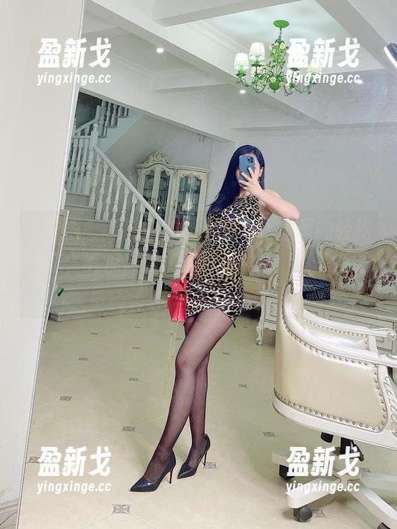 微密圈 - 原图中的张老师，浴室里的轻松姿态，有点想模仿但又怕尴尬，资源越看越有意思。