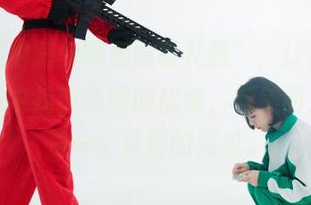“星澜是澜澜叫澜妹呀礼服”，让我在日常土味中找到礼服的优雅，与美丽之间只差一个有趣的契机。