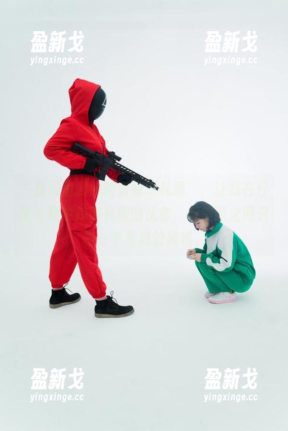 “星澜是澜澜叫澜妹呀礼服”，让我在日常土味中找到礼服的优雅，与美丽之间只差一个有趣的契机。