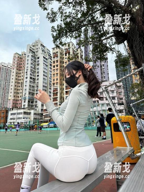 微密圈 - 是小逗逗白丝图册，让高清画面勾起你的小脑袋里那点儿不安分的想象。
