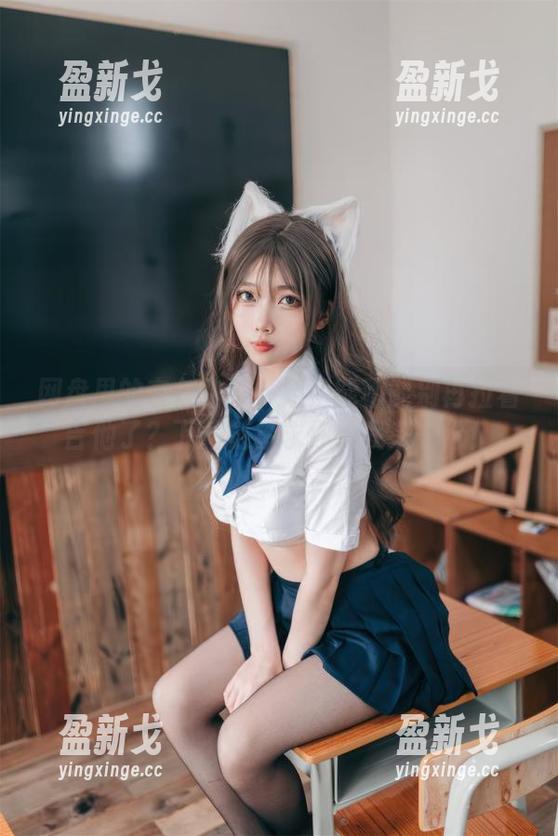 网盘里的杏仁曲奇：姐姐能不能别再拉着吉他了？下载链接求你给我来一份！