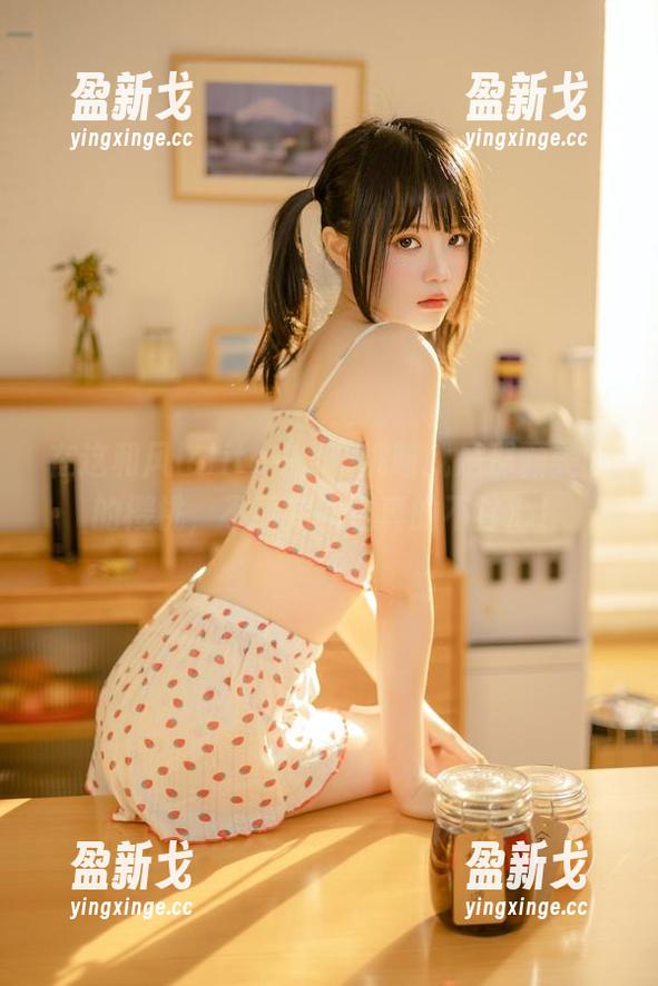 在这和风lolita中，桜桃喵就是那颗美丽的樱桃，不看完图包真的不甘心！