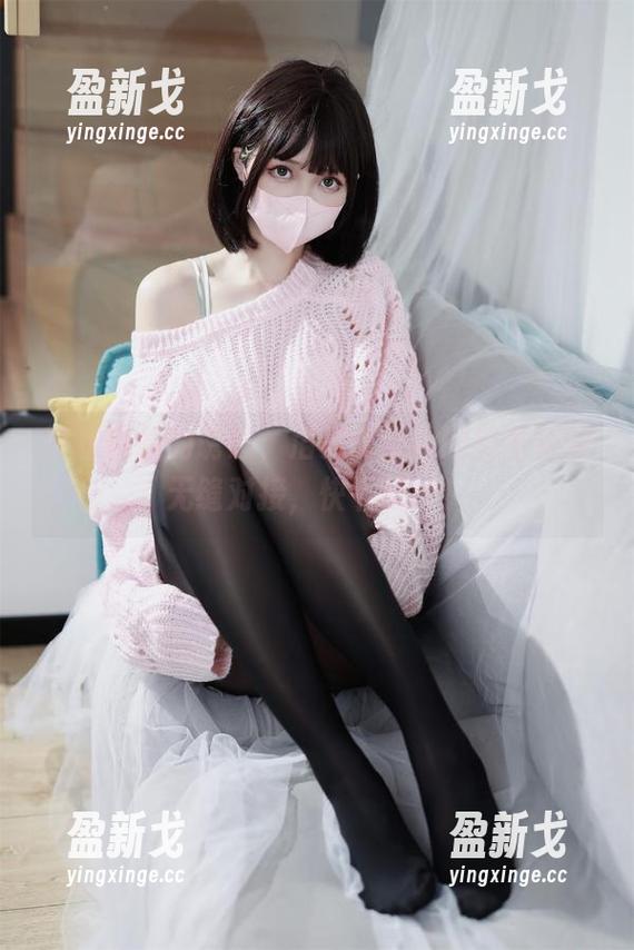 带着黑丝的诱惑，洛桑w伊梓的原图和你无缝对接，快下载吧！