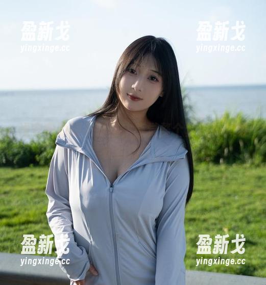 浅安安的睡衣时刻，感觉整个套图都像柔软的绵云。