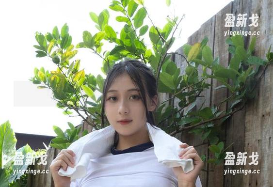在线聚焦浅安安，黑胶带作品犹如暗夜中的悸动